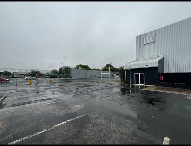 214M² FACTORY TO LET IN BLACKHEATH INDUSTRIAL